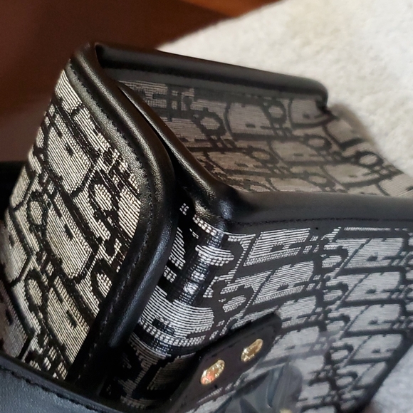 Ladies Fashionable Handbag  - $75 NWT - Picture 4 of 6